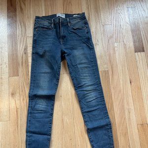 Frame Le Skinny De Jeanne Raw Stagger